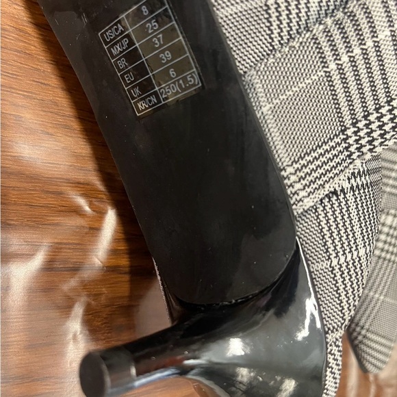 Forever 21 Black&White Pointed Kitten Heels - Picture 2 of 2